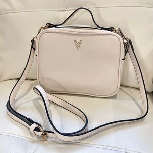 Chic Ceam white crossbody purse Vanessa Williams purse